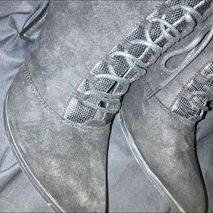 Used Black pointy stiletto heel booties